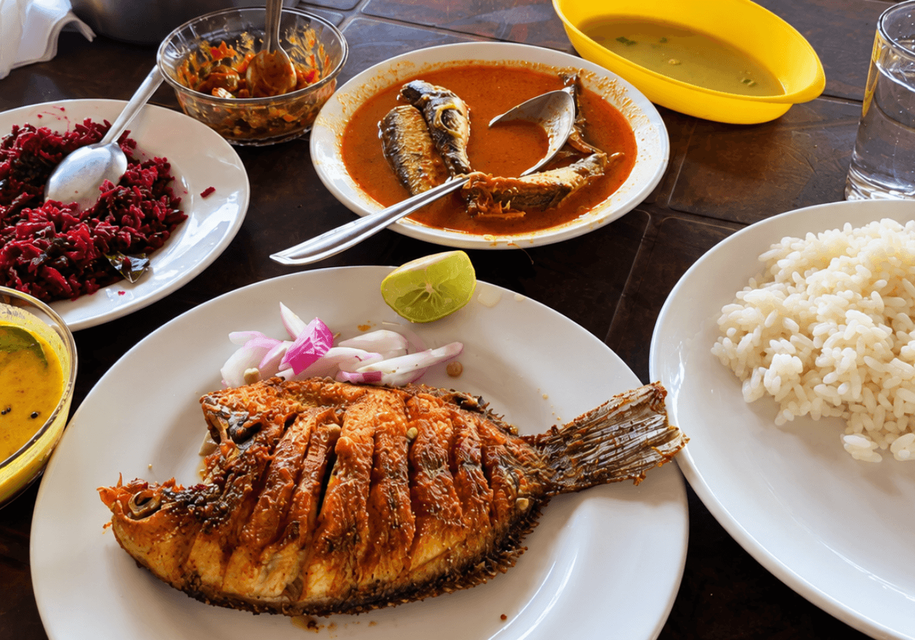 KERALA SEAFOOD .For lunch and dinner, boiled rice is traditionally the main dish, accompanied by one or more curries and side dishes.