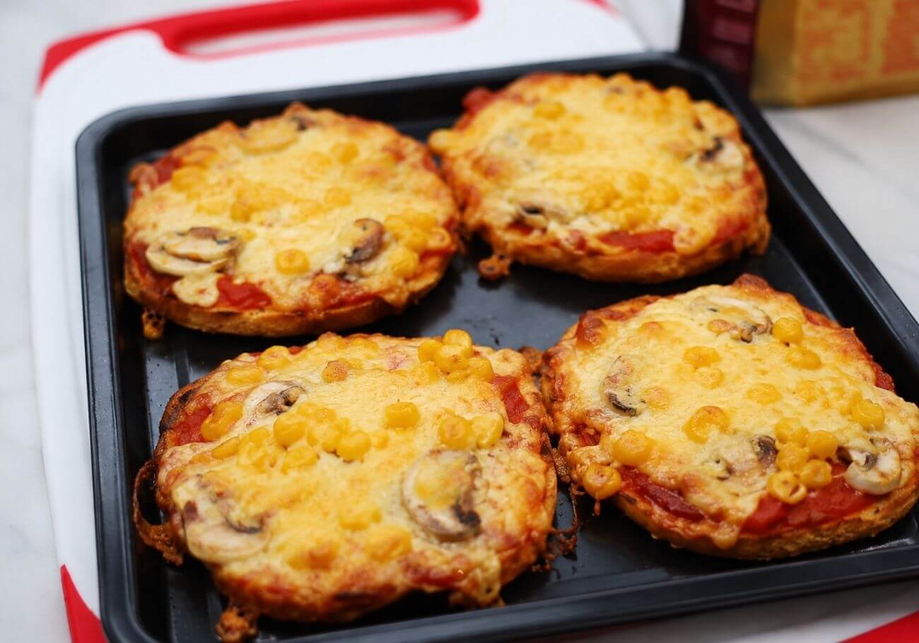 mini-bread-pizza.j