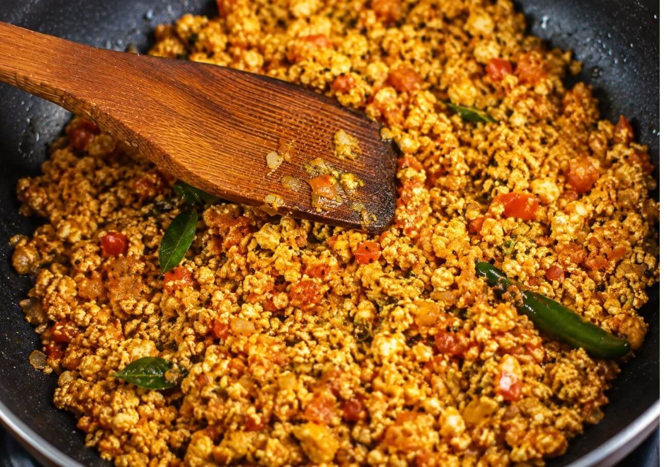 spicy-paneer-masala-stir.