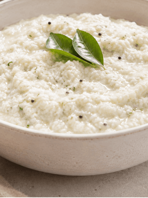 Coconut chutney recipe served in a bowl with curry leaves